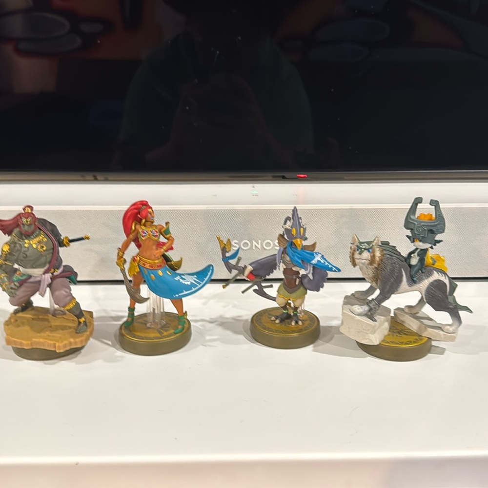 4 Zelda Amiibo‘s. They all work perfectly and I’ve only been used a few times.